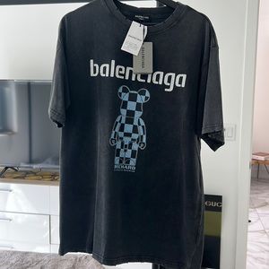 Balenciaga 👕